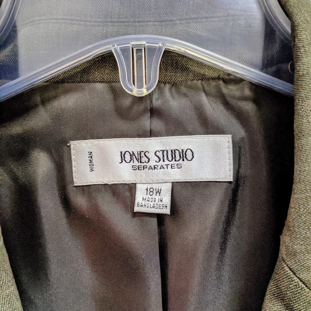 Blazer - Picture 3 of 3